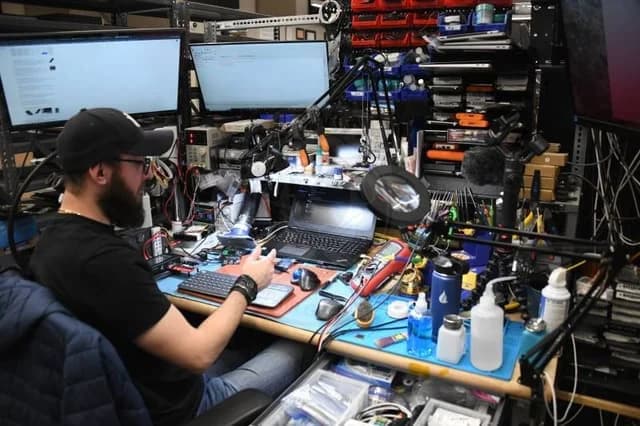 Component-level diagnosis and microscope soldering